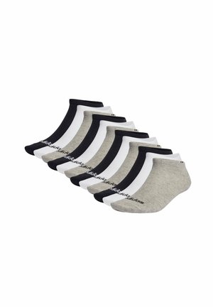 Set med tio ankelsockor i svart, vitt och grått. Har en ribbad design och en logotypdetalj nära ankeln på varje par.