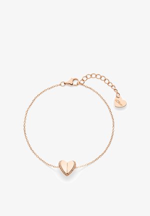 Bracelet en or rose avec un pendentif double cœur, orné de petites pierres, et un fermoir en forme de homard. Chaîne ajustable avec une étiquette en forme de cœur.