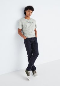 Pepe Jeans EGGO - Marškinėliai su spaudiniu - palm green