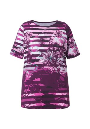 Maglietta viola a maniche corte con motivi floreali e righe orizzontali rosa, bianche e turchesi, scollo rotondo, esposta su sfondo bianco.