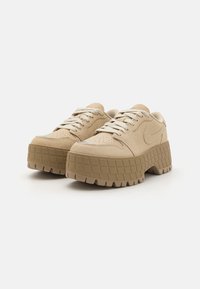 Jordan AIR JORDAN 1 BROOKLYN - Sneakers - rattan/desert camo