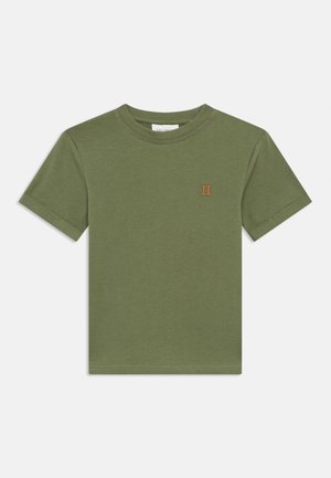 Short-sleeve olive green t-shirt with round neckline and small orange "II" embroidery on the left chest.