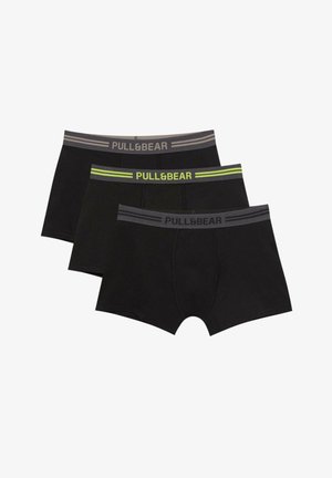 Czarne bokserki z elastycznym pasem; dwie pary mają szare paski, jedna zielone paski. Materiał wydaje się miękki, elastyczny i dopasowany.