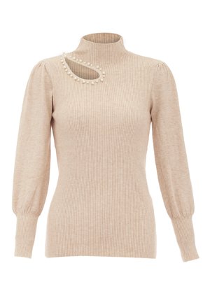 Pull en tricot beige avec un col montant, texture côtelée et manches bouffantes. Présente une découpe ornée de perles autour de l'encolure.