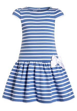 Niebieska i biała w paski sukienka, krótkie rękawy, dopasowany gorset i rozkloszowana spódnica. Ma białą kokardkę w talii oraz miękki bawełniany materiał.