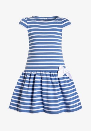 Abito a righe blu e bianche, con maniche corte, corpo aderente e gonna svasata. Presenta un'accattivante cintura con un fiocco bianco e un materiale in cotone morbido.