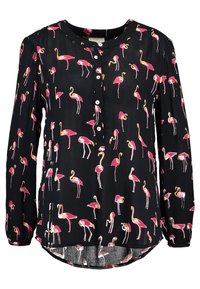 Schwarze Bluse mit langen Ärmeln, die ein Flamingo-Muster in Pink und Orange zeigt, mit einem runden Ausschnitt und einer Knopfleiste, hinten etwas länger.