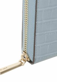 Miriade LUCILLA jasnoniebieski