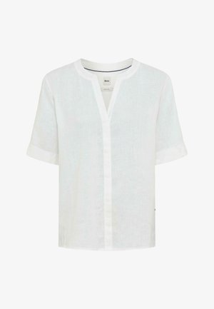 Camicia bianca in lino a maniche corte con scollo rotondo e dettaglio a V frontale, progettata per un look casual o formale.