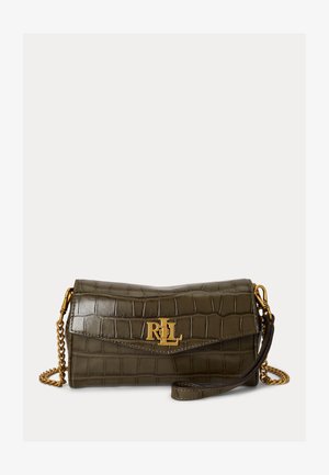 Pochette en cuir vert olive à effet crocodile avec logo RL doré, chaîne dorée et bracelet assorti en cuir.