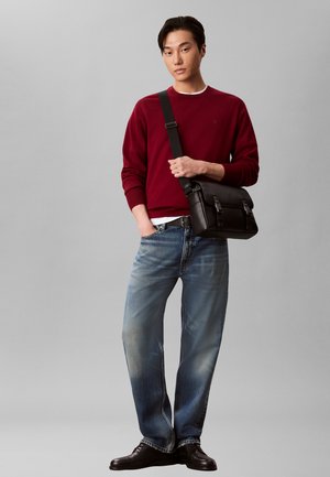 Calvin Klein, EMBLEM FLAP MESSENGER - Ülerinna-kott - black