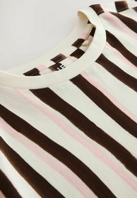 Niet geselecteerd, pink brown white stripe