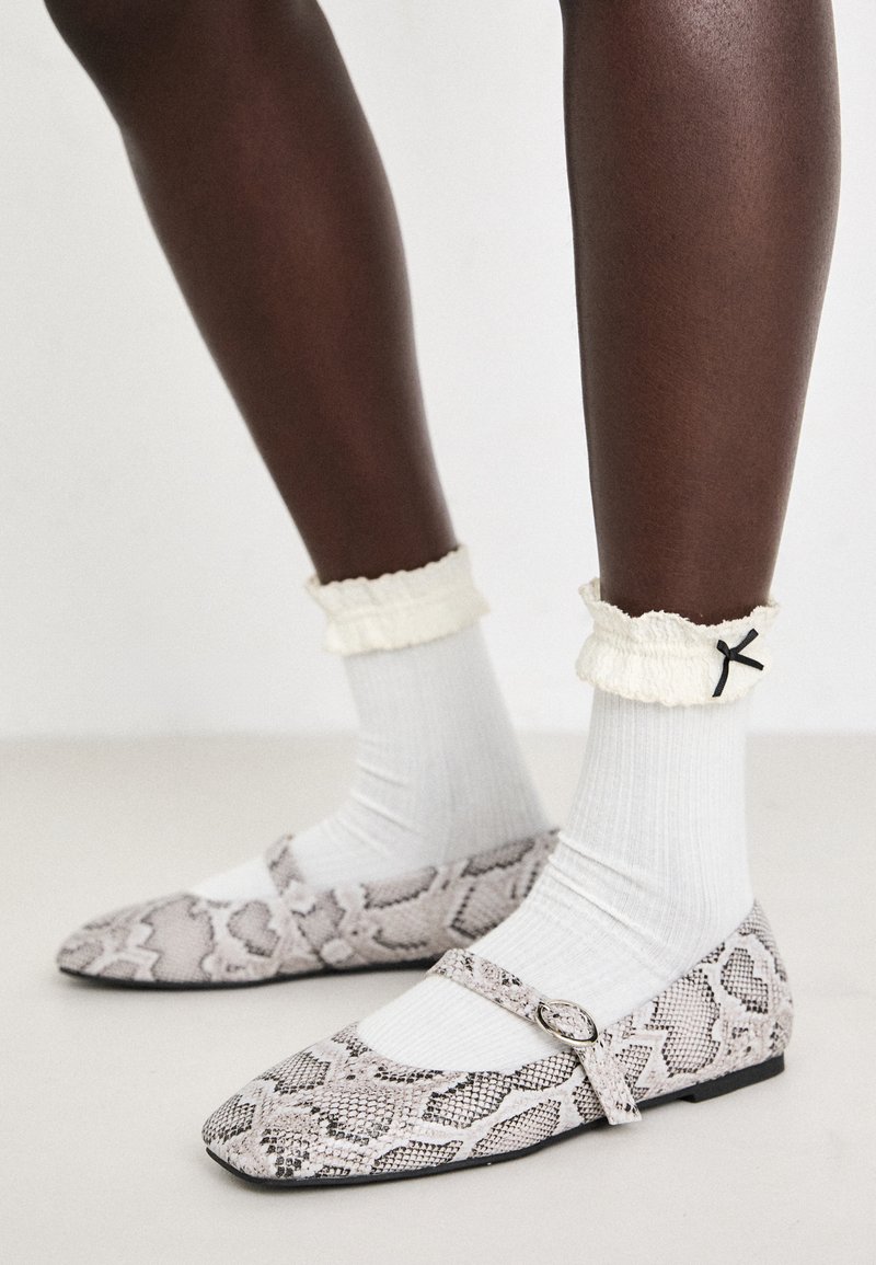 Raid Ballerina’s beige