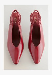 Selected, red