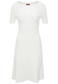 Robe blanche à manches courtes, col en V, texture côtelée, et jupe évasée. Fabriquée en matière élastique pour le confort et l'ajustement.