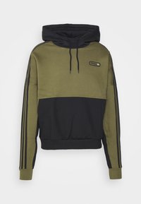 Huvtröja med en olivgrön och svart färgblockdesign, med tre svarta ränder på varje ärm och ett logotypmärke.