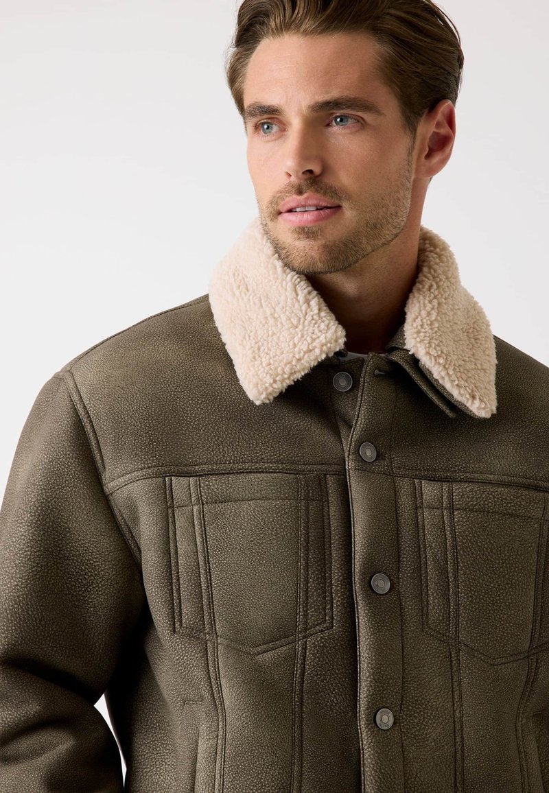Pull Guess Jeans Homme - Col 1/4 Zip Côtelé - Marron/Beige - Taille L - Occasion Très Bon état