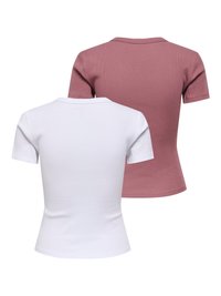 Deux T-shirts côtelés à manches courtes vus de dos, un blanc devant et un rose poussiére derrière.