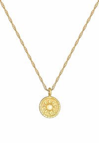 Zelta kaklarota ar savērptu ķēdi un apļveida saules formas piekariņu, kas izceļas ar teksturētām detaļām un centrālu pērļu akcentu.