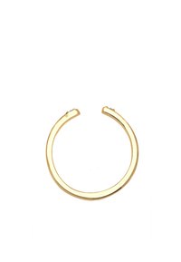 Goldfarbener Metallarmreif mit einem glatten, abgerundeten Design und offenen Enden. Keine Muster oder Verzierungen auf der Oberfläche.