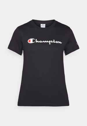 Sort bomulds T-shirt med korte ærmer, rund hals og et stort hvidt "Champion" logo med rød accent på venstre bryst.
