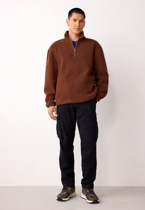 REGULAR TAPERED FIT - Pantalones cargo - black