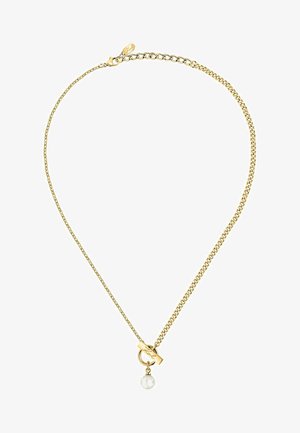 Guldhalskæde med spænde og enkelt hvidt perlevedhæng, der hænger under spænden på hvid baggrund.