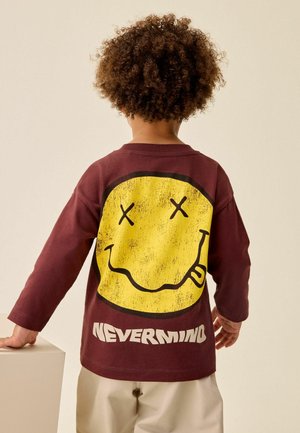 Next, REGULAR FIT - LONG SLEEVE BAND GRAPHIC T-SHIRT - Langærmet T-shirt - rust red nirvana