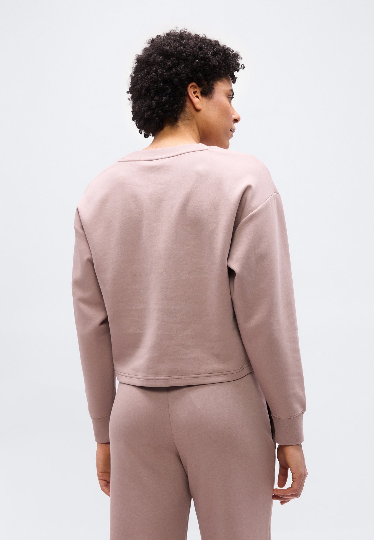 ELEVATED COMFORT V NECK CREW