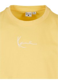Karl Kani SMALL SIGNATURE BURGER  - Camiseta estampada - yellow