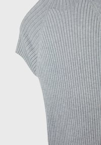 Stradivarius WITH CAP SLEEVES  - Základné tričko - grey