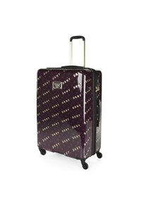Maleta rígida en un brillante color púrpura oscuro con el logo de DKNY y un patrón floral. Cuenta con cuatro ruedas negras y un mango retráctil dorado.