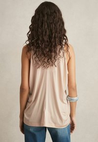 Reiss REGULAR FIT - FREYA DRAPED V-NECK SLEEVELESS - Top - pink