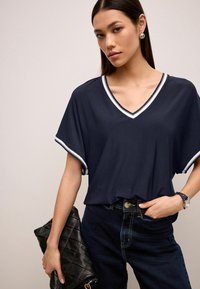Next V-NECK PETITE - Tricou basic - navy