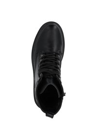 Botte cheville en cuir noir avec un bout rond, finition mate, fermeture à lacets et zip latéral. Comprend un col rembourré pour plus de confort.
