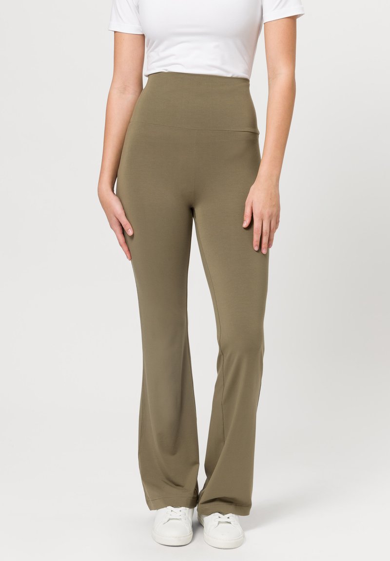 Olivově zelené kalhoty s vysokým pasem a rozšířenými nohavicemi. Vyrobené z elastického materiálu, s hladkou texturou a jednoduchým designem.