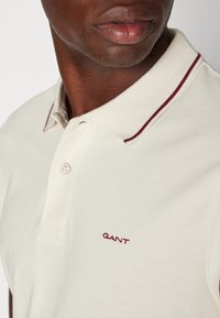 GANT Bluză polo - cream