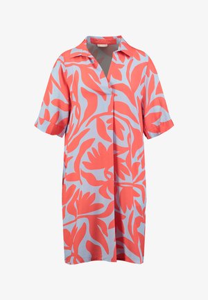 Koraalroze en lichtblauw shirtjurk met een kraag, korte mouwen en een bloemenpatroon. Gemaakt van een zachte, lichte stof.