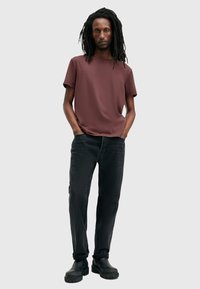 AllSaints BODEGA SS CREW - T-Shirt basic - brown