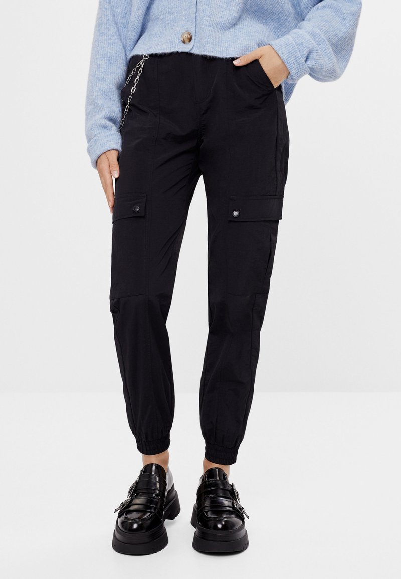 Bershka Tygbyxor - black