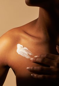 Rituals KREM DO CIAŁA WKŁAD - THE RITUAL OF AYURVEDA - OLEJEK ZE SŁODKICH MIGDAŁÓW I RÓŻA INDYJSKA nieokreślony