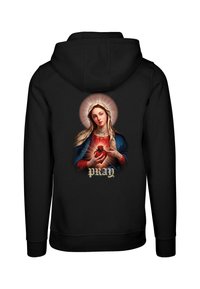 Felpa nera con cappuccio che presenta un'illustrazione di una donna con lunghi capelli che tiene un cuore, circondata da raggi di luce, con la parola "PRAY" sottostante.