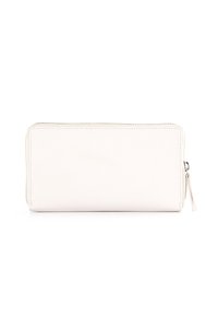 Portafoglio bianco in pelle con chiusura a zip, caratterizzato da una trama liscia e un piccolo pom pom di tessuto sul cursore della zip. Design rettangolare semplice.