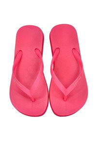 Chanclas de goma rosa con suela texturizada, correas en forma de V y detalle del logo. Diseño simple para uso casual.