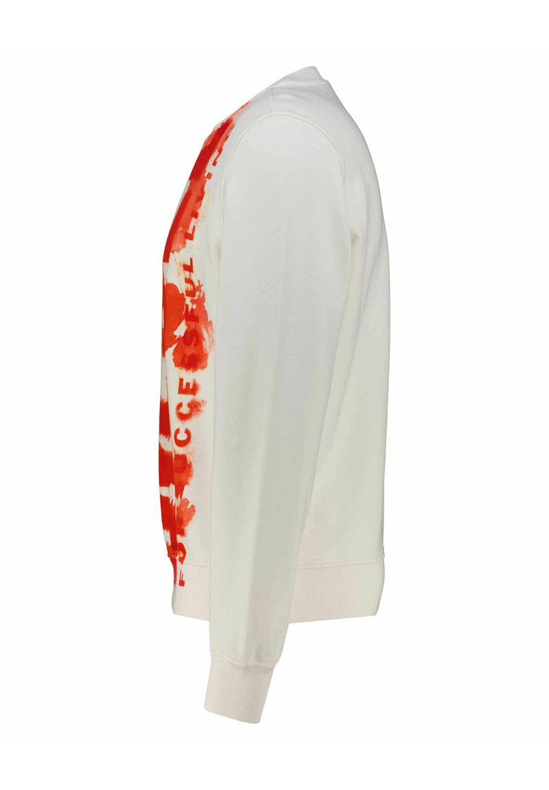 Lässiger Sweatshirt aus cremefarbigem Stoff mit rotem, abstraktem Spritzmuster auf der linken Seite, ausgestattet mit gerippten Bündchen und Halsausschnitt.