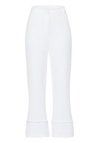 Witte, gestructureerde broek met een fitted taille, vlakke voorkant en een cropped flare pijp, met omslagpanden en een gladde oppervlakte.
