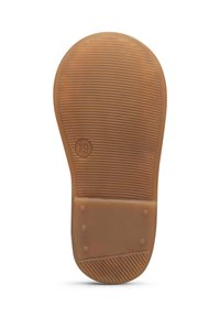 Suela de zapato de goma marrón con superficie texturizada, ranuras horizontales y verticales, y una pequeña marca circular etiquetada como "19".