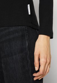 Marc O'Polo DENIM LONGSLEEVE CREWNECK - Ilgarankovis viršutinės dalies drabužis - black
