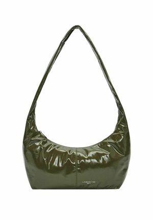 Oliwkowa, błyszcząca torba hobo o miękkiej, zbieranej teksturze, z wygiętym uchwytem i subtelnym logo na dole. Zamek błyskawiczny na górze.
