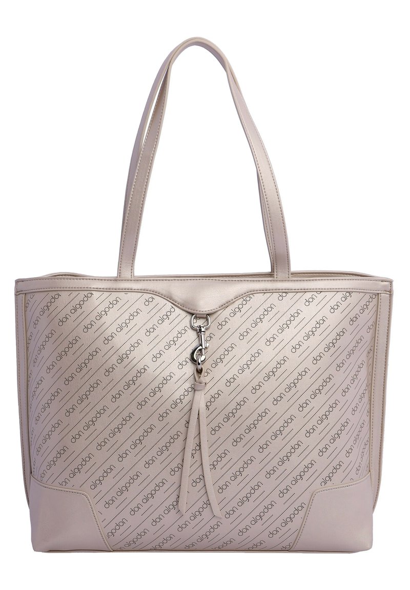 Bolso tote beige hecho de material sintético texturizado, con un patrón de logo repetido, asas dobles y un cierre de cremallera con un detalle de llavero.
